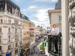 Aussicht vom Balkon des Hotel Astoria in die Wiener Altstadt-Gassen