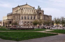 Beste Plätze zur Vorstellung "Fidelio" in der Semperoper im Vorverkauf im Reise-Arrangement mit Hotelübernachtung