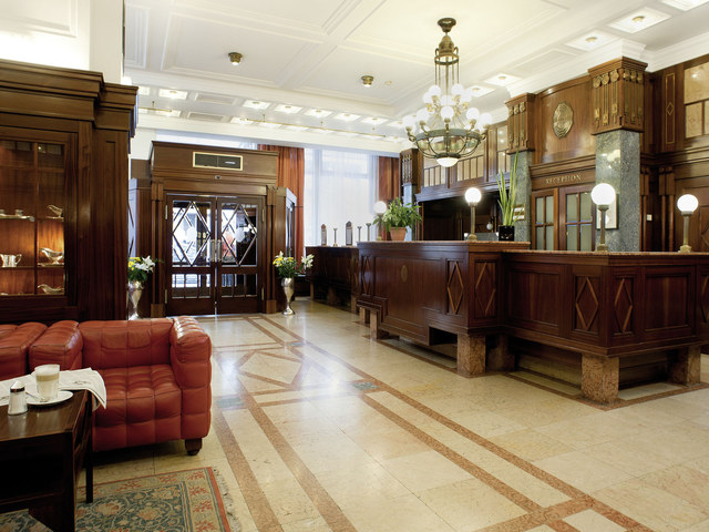Schöne Empfangshalle im Hotel Astoria Wien