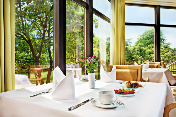 Restaurant mit Elbblick im Westin Bellevue Hotel Dresden