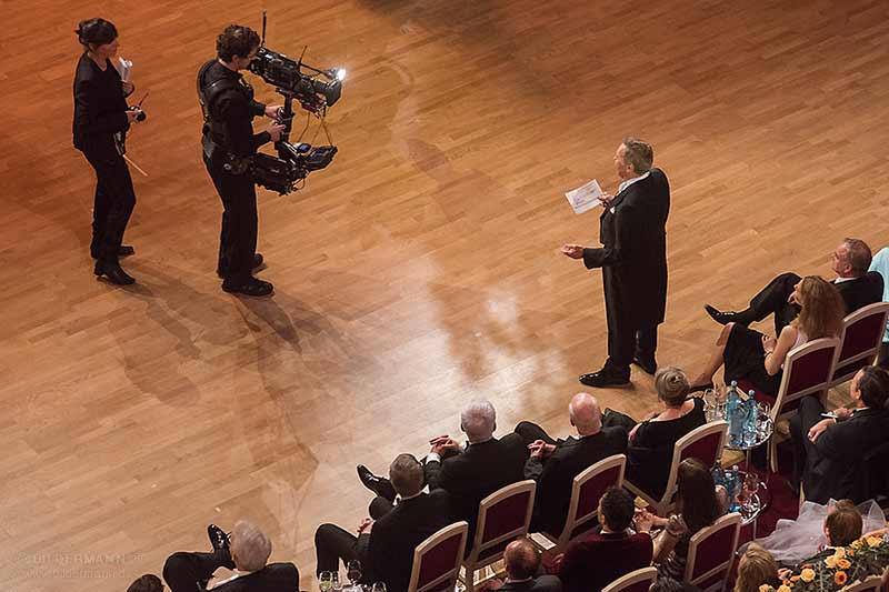 Roland Kaiser moderiert den Dresdner Opernball